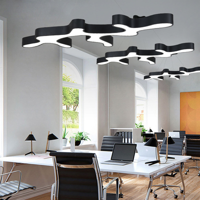 تخصيص مصباح LED خطي معلق الخلية الشمعدان السقف المعلقة الأضواء للجمعية الرياضية المرآب متجر العرض